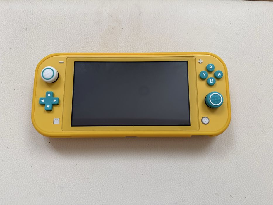 Nintendo Switch Lite жовта + 256ГБ ігри + грип + кейс (Харків)