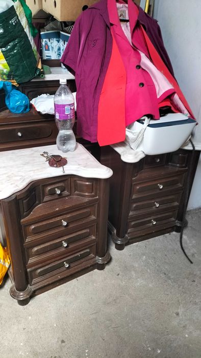 Secretaria e cama de casal