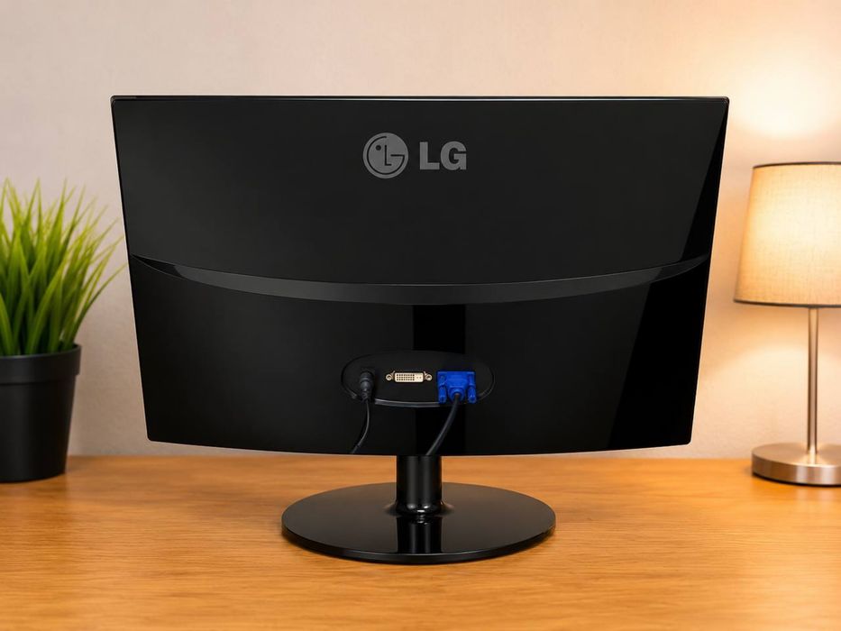 LG Flatron E2240 22” Монитор / Full HD / LED