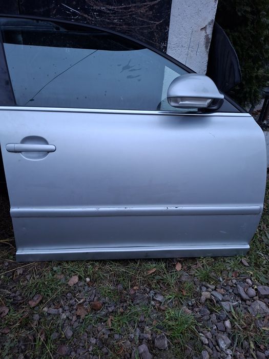 Volkswagen Passat b5 fl drzwi przód prawe  gołe la7w