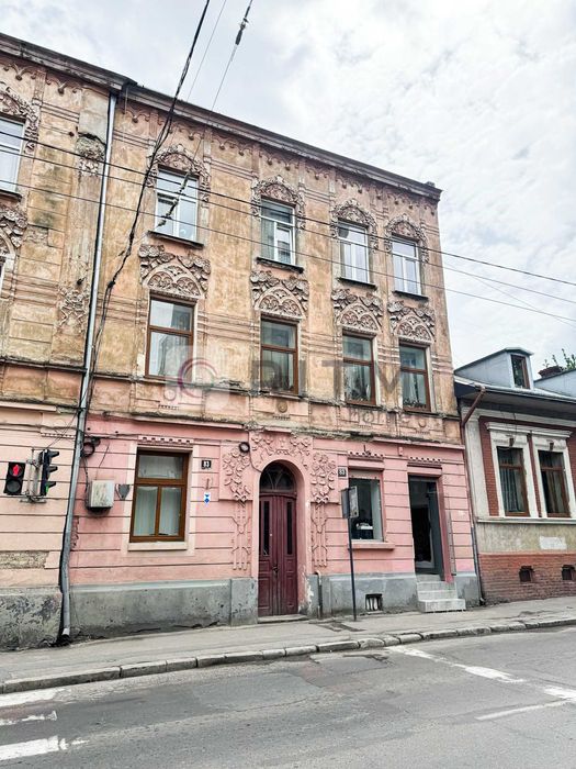 Оренда фасадного комерційного приміщення під офіс, салон по вул. Антоновича