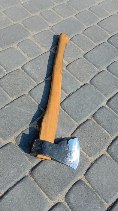 Ręcznie kuta siekiera średnia 1,2kg / 58cm akacja