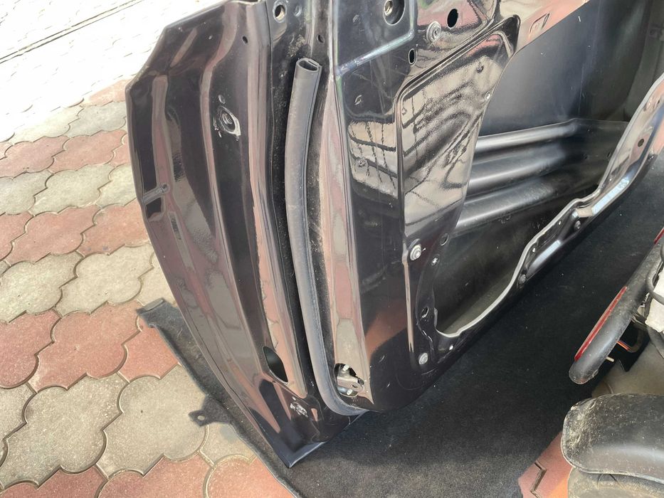 Двері Tesla Model Y