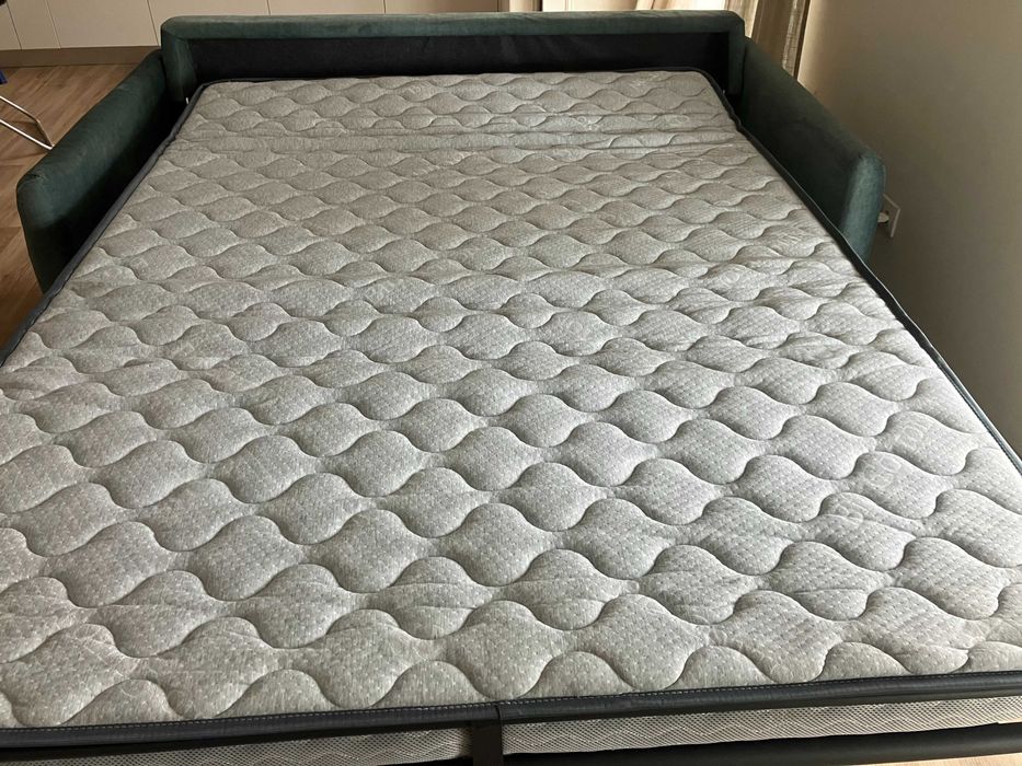 Sofá cama Fedra com sistema de abertura italiano.