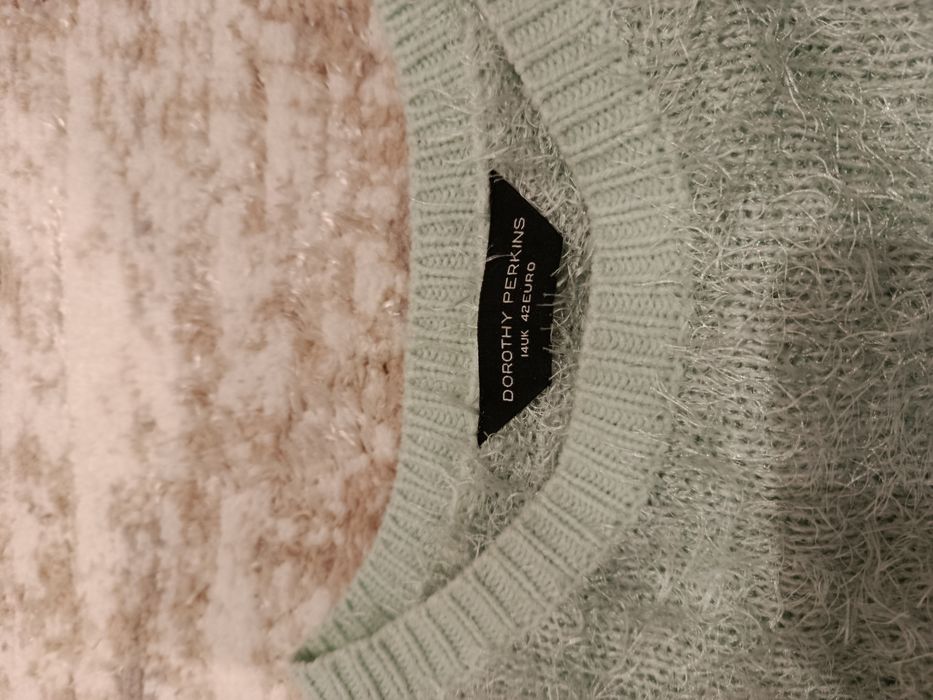 Sweter włochaty w rozmiarze 38