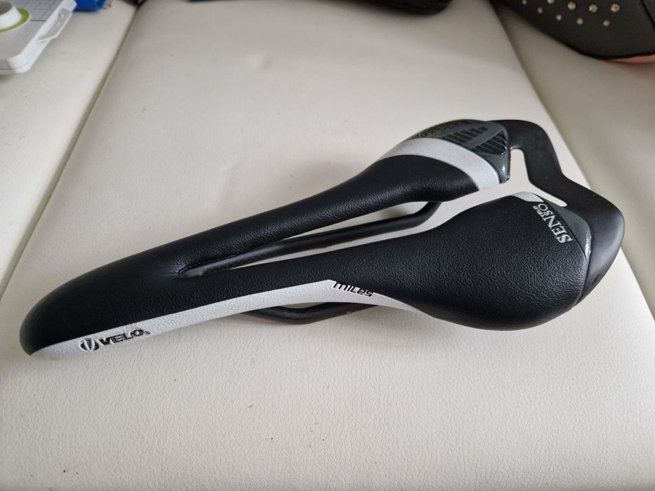 Siodelko Velo Senso Miles karbon wąskie