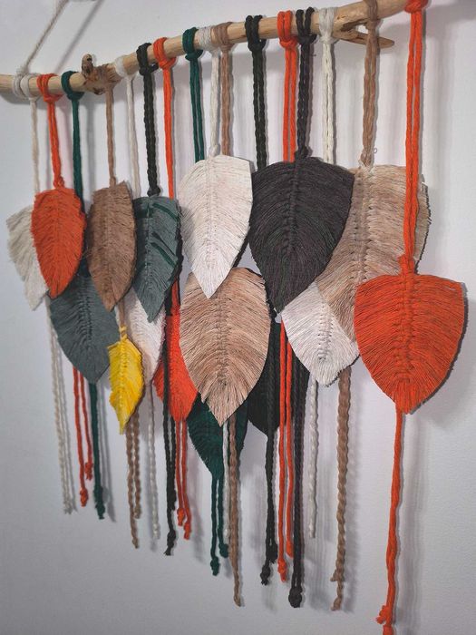 Панно макраме різнокольорові листочки