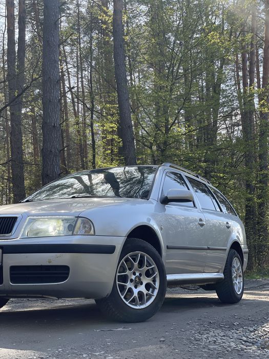 Відповім на усі запитання
2din android магнітола
Led світло хороше
Ходова вся зроблена 
Замінено всі фільтра і масло
Два комплекти гуми з дисками
Цікавить також обмін