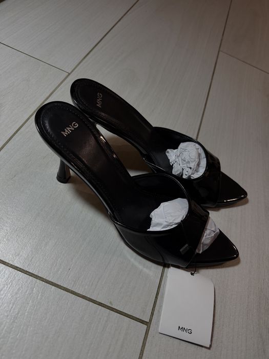 Мюлі на каблуку лакові чорні MANGO 39-40 р