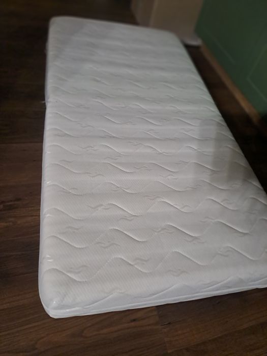 Łóżeczko, łóżko z samolotem chłopięce z materacem 70x140