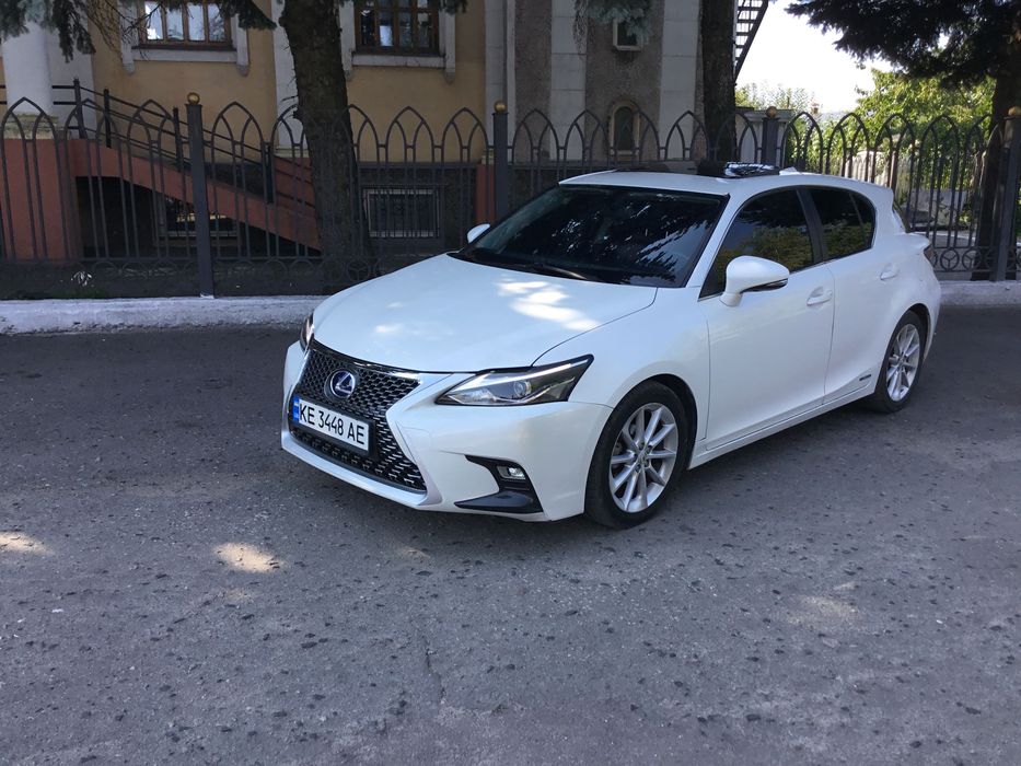 Lexus ct200h 2013 года