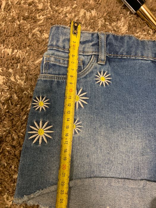 Шорти на дівчинку підлітка