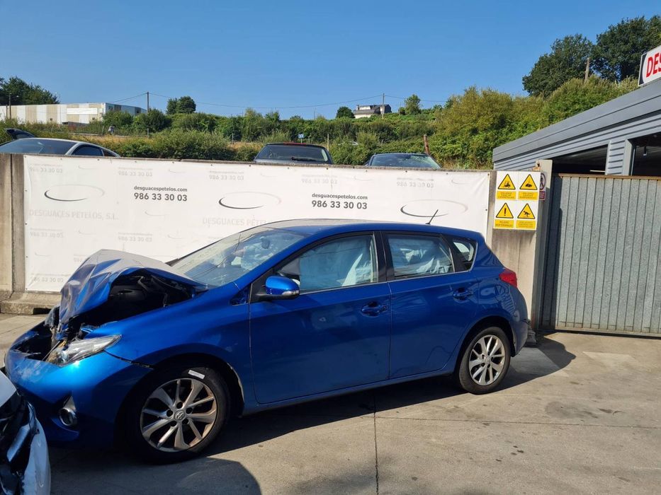 Chapeleira Da Mala Toyota Auris E18