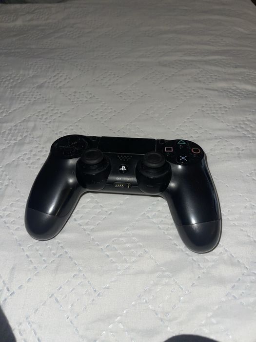 Comando ps4 em bom estado e usado