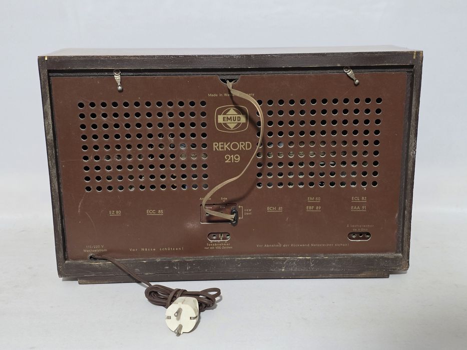 Rádio antigo reparado EMUD