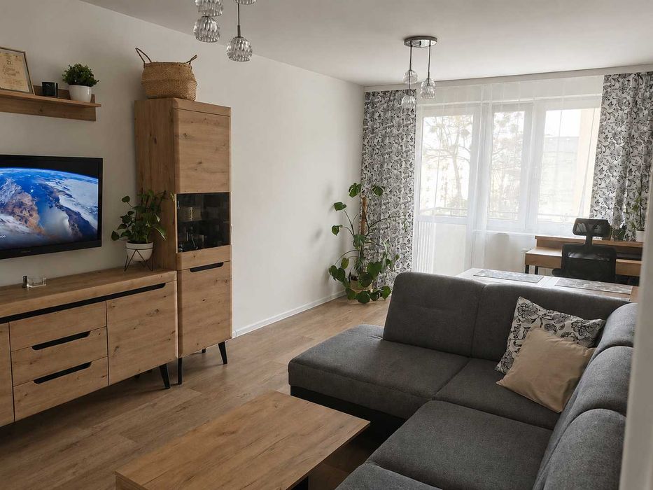 2-pokojowe mieszkanie 43,5 m2 na drugim piętrze | oddzielna kuchnia, balkon, piwnica | 10 minut od SKM