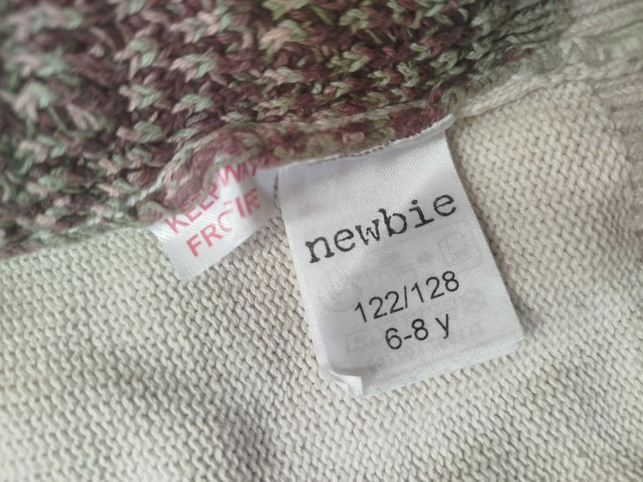 Sweterek 122/128 newbie piękny