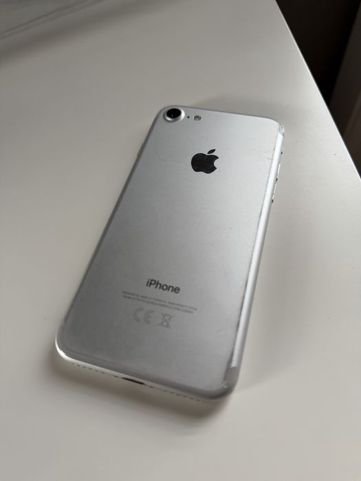 iPhone 7 32 GB + kabel