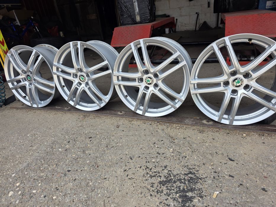 Felgi Aluminiowe Skoda-R19 5x112 ET45-8J