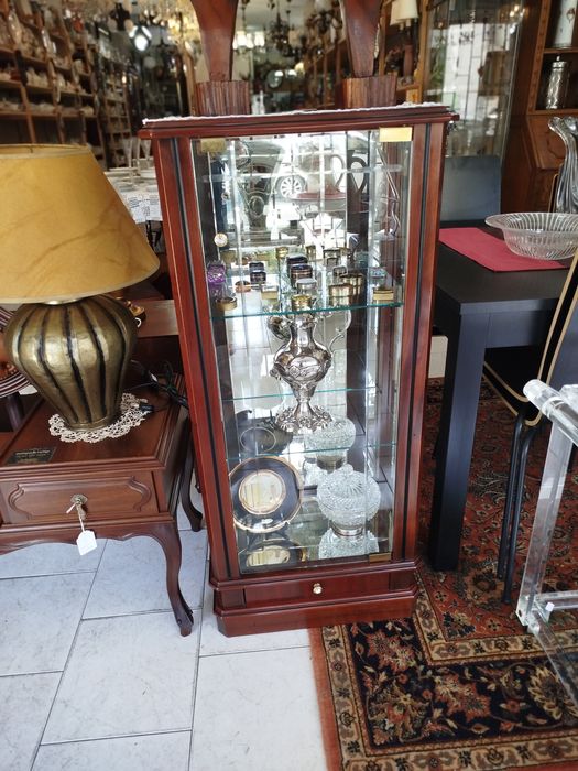 Móvel  /  Vitrine