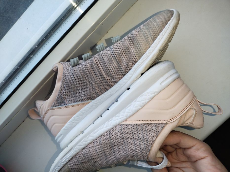 Кроссовки оригинал 36-37р 23.5см