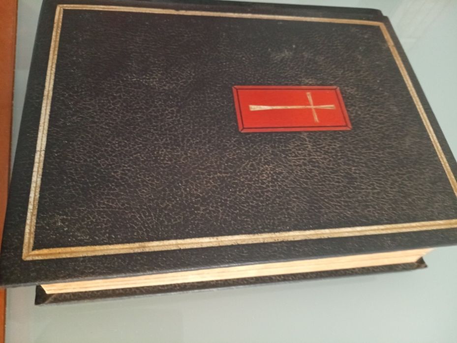 Biblia Sagrada -  Edição de Luxo	Com aplicações de ouro - Edição da Palavra Viva	-Em bom estado