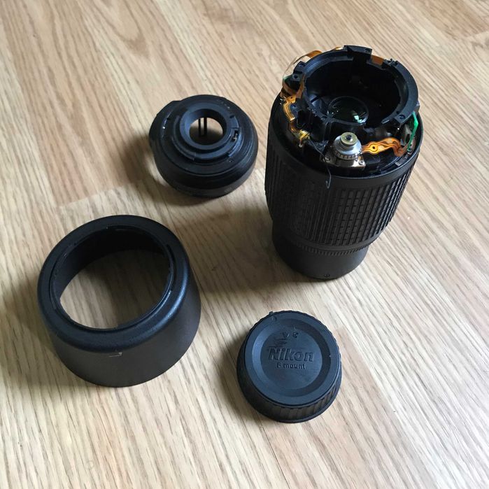 Objetiva Nikon AF-S NIKKOR 55-200mm 1:4-5.6G ED + Parasol Nikon HB-37