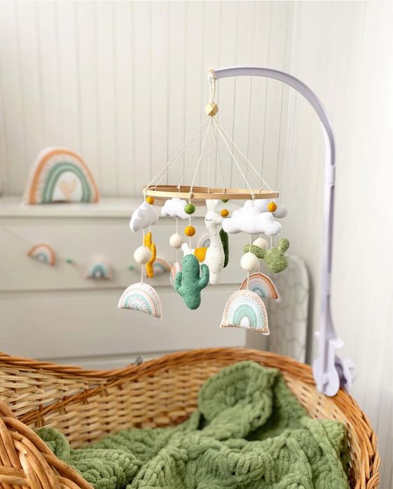 Музичний мобіль з фетру у дитяче ліжечко