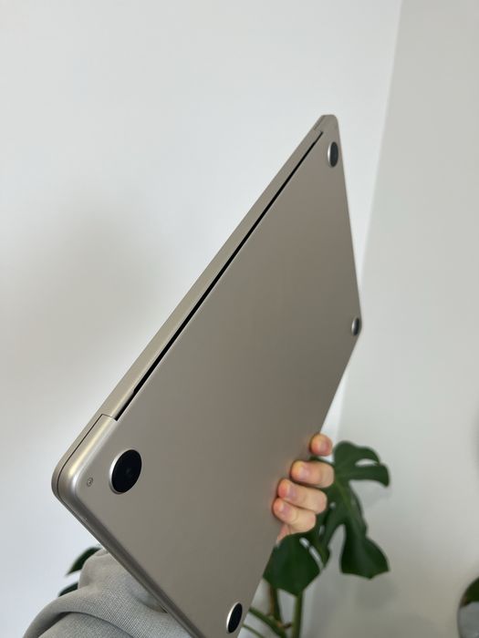 На деталі MacBook Air 15 M5 A3448