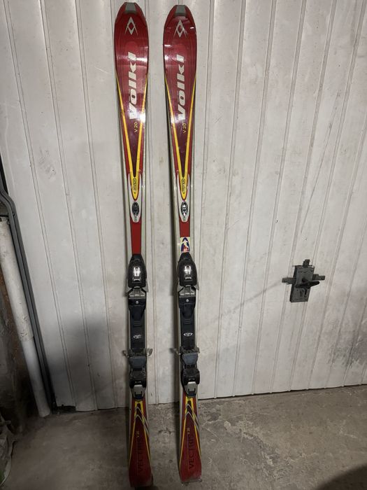 Narty Volki v20 carvingowe