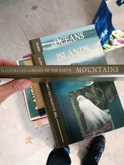 The illustrated library of the earth