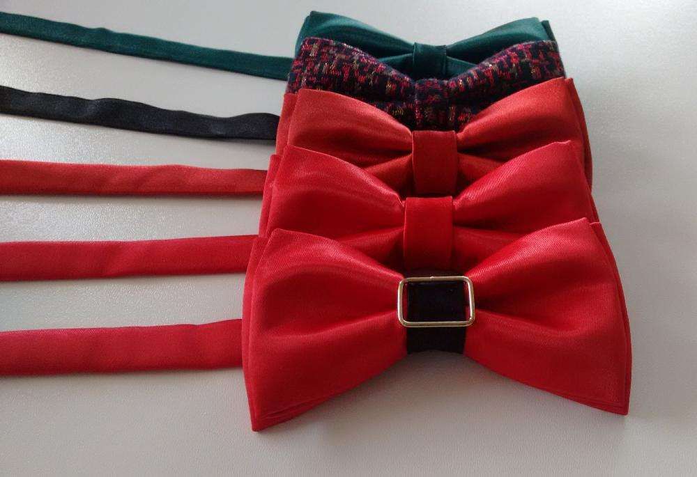 Świąteczna muszka świętego Mikołaja czerwona