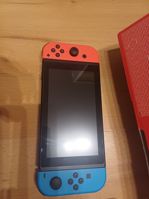 Konsola nintendo switch z pudełkiem + 3 gry
