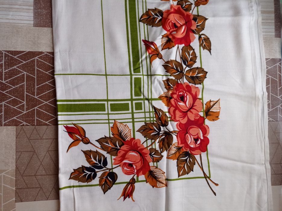 Комплекти та скатерти для стола