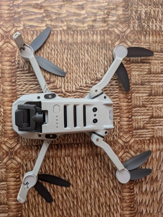 Dron DJI Mini SE – Stan Idealny, Kompletny Zestaw + Akcesoria
