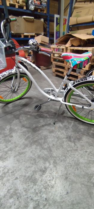 Bicicleta branca e verde Bom estado