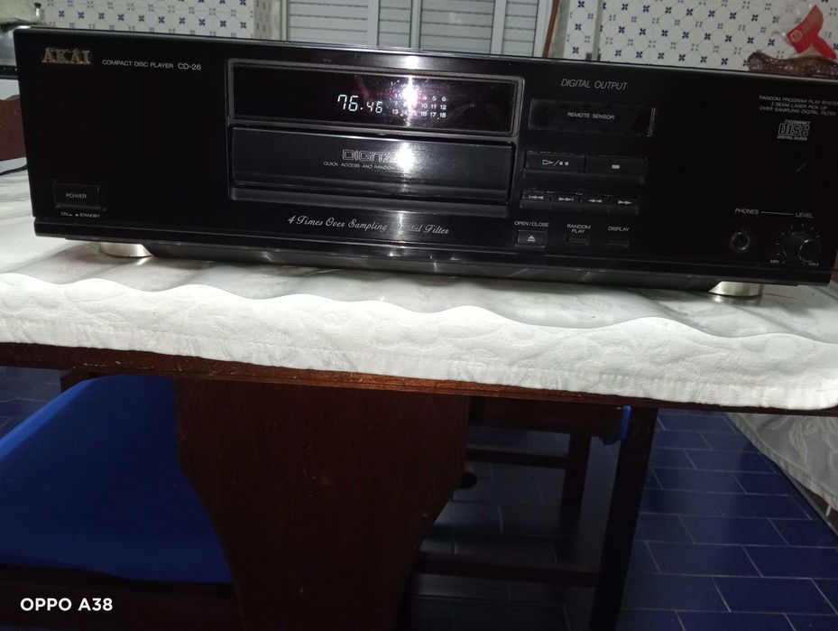 Leitor de CDs Akai cd-26.