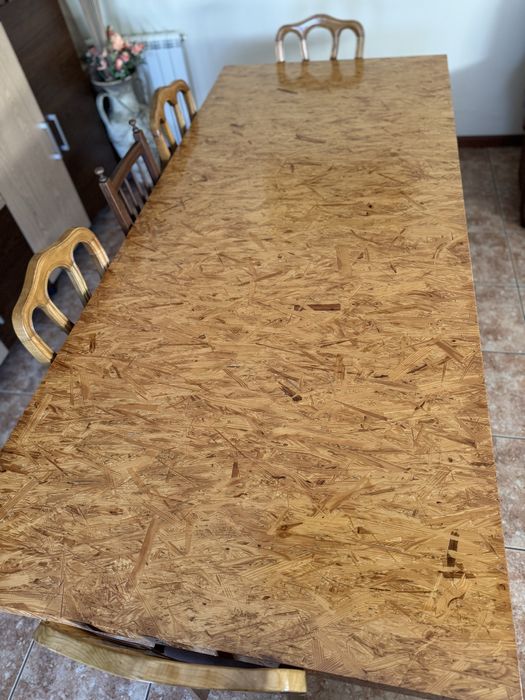 Mesa em material OSB