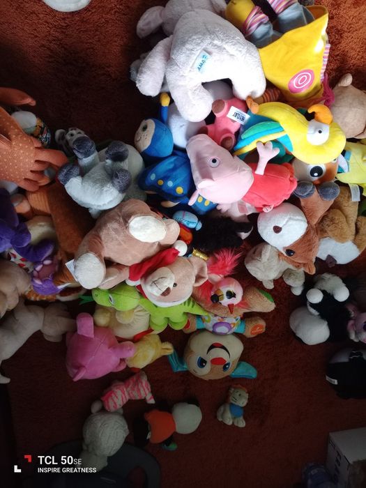 Saco com 55 peluches grandes e pequenos tudo em bom estado.