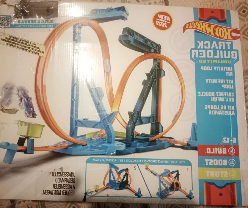 Великий трек HotWheels з двома машинками друга у подарунок