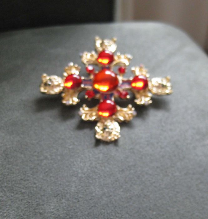 Alfinete / Broche / Pregadeira Cruz c/ Cabeça Leão NOVO