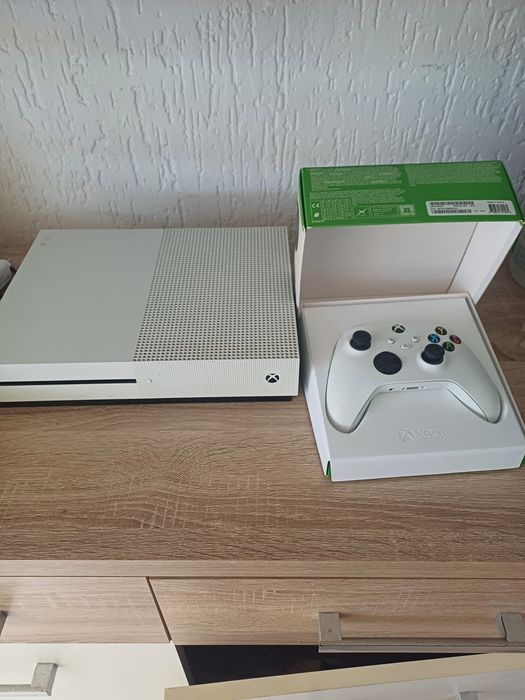 Konsola Xbox One S 1tb  z  Padem brak kabla