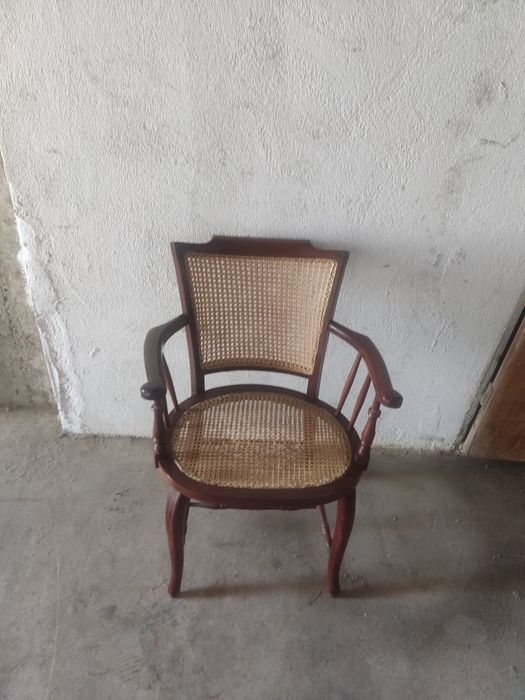 Cadeira antiga de palhinha