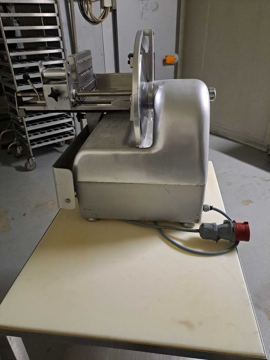 Fatiadora fiambreira industrial automática Bizerba
