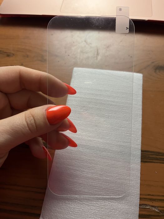 захисне скло на iPhone 16