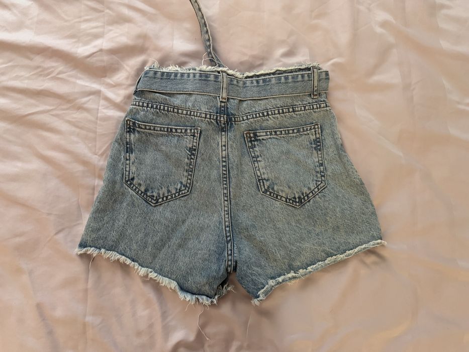 60 грн за штуку. Хороший стан (юбка чорн. ,юбка  світл.,куртка, шорти)