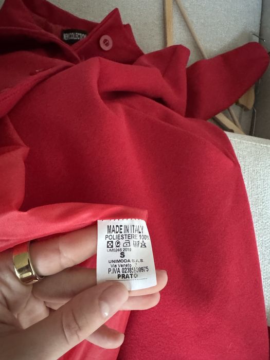 Czerwony płaszcz S 36 oversize luźny krój dwurzędowy z kołnierzem