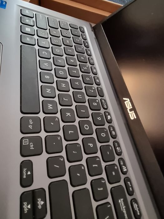 Notebook ASUS x515ea bq1445w używany stan bardzo dobry