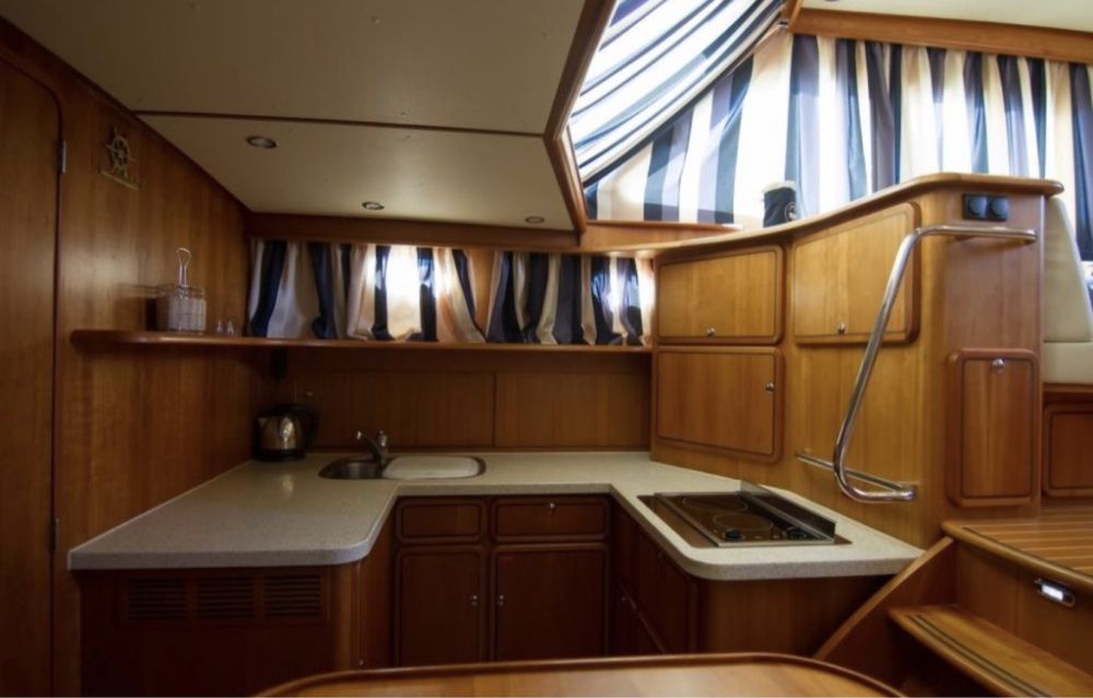 Яхта Linssen 43