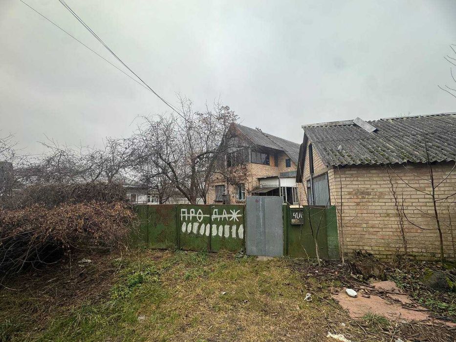 Будинок під реконструкцію з бетонним перекриттям. Хооша локація